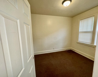 2681 Pasadena Street - Photo Thumbnail 5