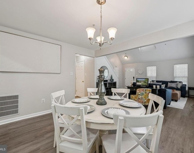 3709 38th Avenue - Photo Thumbnail 3