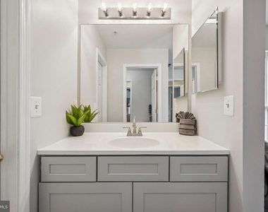 3709 38th Avenue - Photo Thumbnail 14