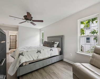 3709 38th Avenue - Photo Thumbnail 10