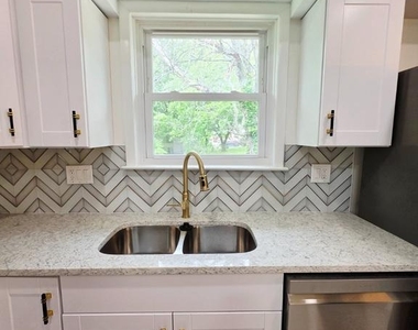 12907 Marcia Place - Photo Thumbnail 3