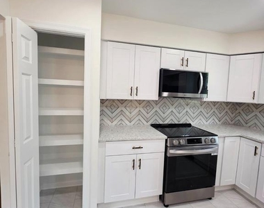 12907 Marcia Place - Photo Thumbnail 5