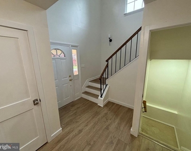 18428 Gardenia Way - Photo Thumbnail 4