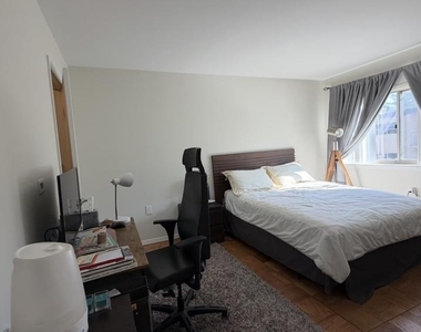 5113 Crossfield Court - Photo Thumbnail 2