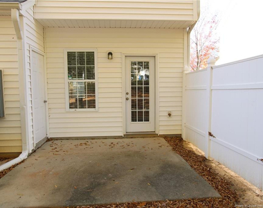 3921 Volkswalk Place - Photo Thumbnail 32