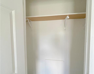 424 Washington Lane - Photo Thumbnail 16