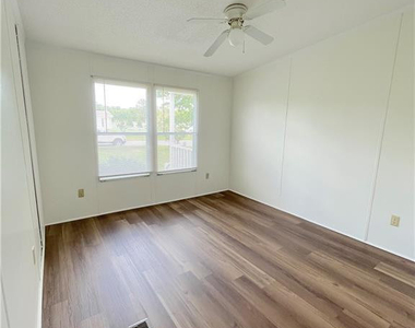 424 Washington Lane - Photo Thumbnail 15