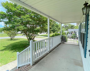 424 Washington Lane - Photo Thumbnail 4