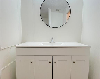 424 Washington Lane - Photo Thumbnail 24