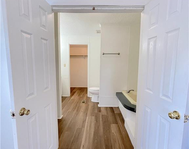 424 Washington Lane - Photo Thumbnail 22