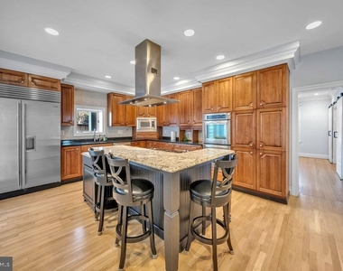 5306 Bradley Boulevard - Photo Thumbnail 16