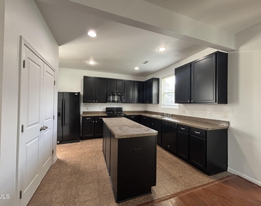101 Red Bird Drive - Photo Thumbnail 10