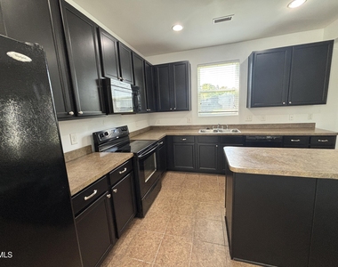 101 Red Bird Drive - Photo Thumbnail 9