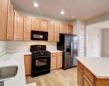 9394 Penrose Street - Photo Thumbnail 3