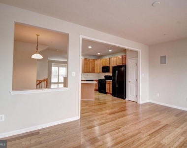 9394 Penrose Street - Photo Thumbnail 6