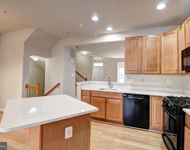 9394 Penrose Street - Photo Thumbnail 4