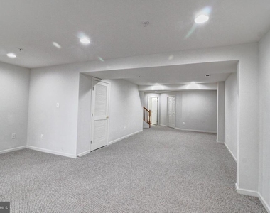 9394 Penrose Street - Photo Thumbnail 12