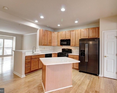 9394 Penrose Street - Photo Thumbnail 2