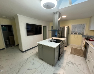 1305 Lynn Road - Photo Thumbnail 6
