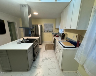 1305 Lynn Road - Photo Thumbnail 8