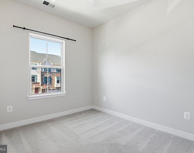 5927 Pecking Stone St - Photo Thumbnail 13