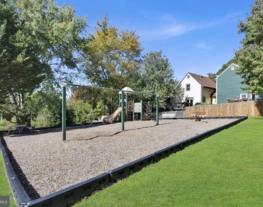 5927 Pecking Stone St - Photo Thumbnail 23