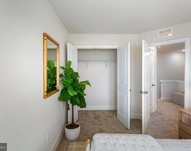 240 Monroe - Photo Thumbnail 21