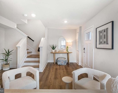 240 Monroe - Photo Thumbnail 3