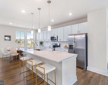 240 Monroe - Photo Thumbnail 9