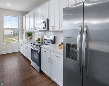 240 Monroe - Photo Thumbnail 13