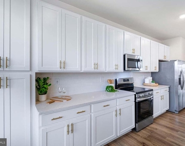240 Monroe - Photo Thumbnail 12