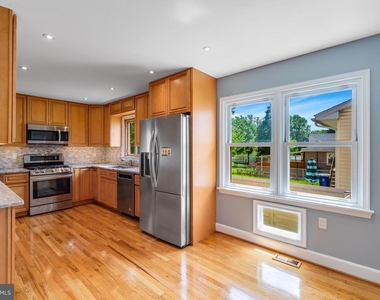 606 Apple Avenue - Photo Thumbnail 5
