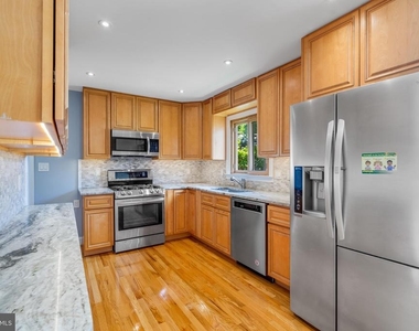 606 Apple Avenue - Photo Thumbnail 7