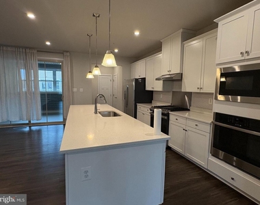 8711 Shady Pines Drive - Photo Thumbnail 5