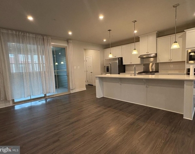 8711 Shady Pines Drive - Photo Thumbnail 4