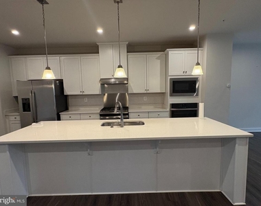 8711 Shady Pines Drive - Photo Thumbnail 6