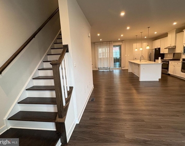 8711 Shady Pines Drive - Photo Thumbnail 7