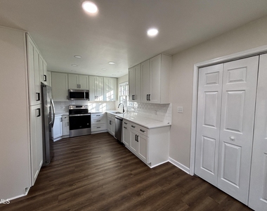 170 Devin Drive - Photo Thumbnail 14
