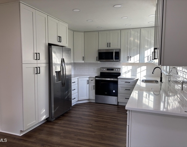 170 Devin Drive - Photo Thumbnail 5