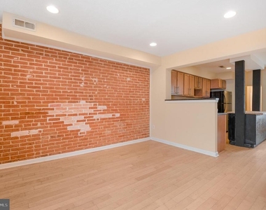 1123 W Lombard Street - Photo Thumbnail 10