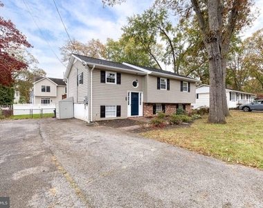 617 Oak Lane - Photo Thumbnail 1