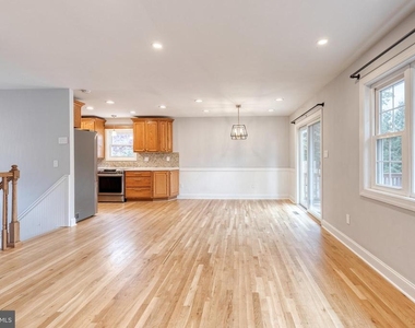 617 Oak Lane - Photo Thumbnail 4