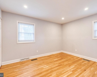 617 Oak Lane - Photo Thumbnail 12