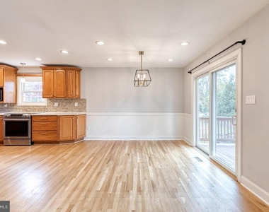 617 Oak Lane - Photo Thumbnail 5