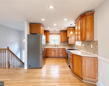 617 Oak Lane - Photo Thumbnail 7