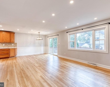 617 Oak Lane - Photo Thumbnail 3