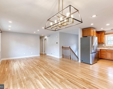 617 Oak Lane - Photo Thumbnail 6
