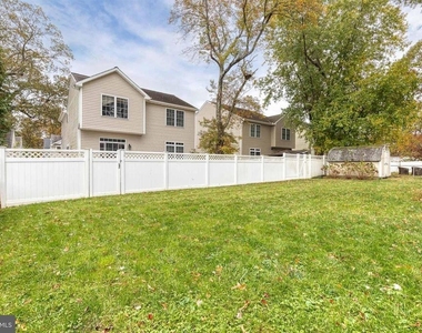 617 Oak Lane - Photo Thumbnail 24