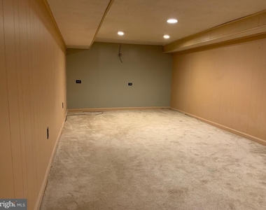 821 Lynvue Road - Photo Thumbnail 21