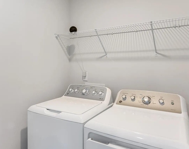 282 Paramount Drive - Photo Thumbnail 18